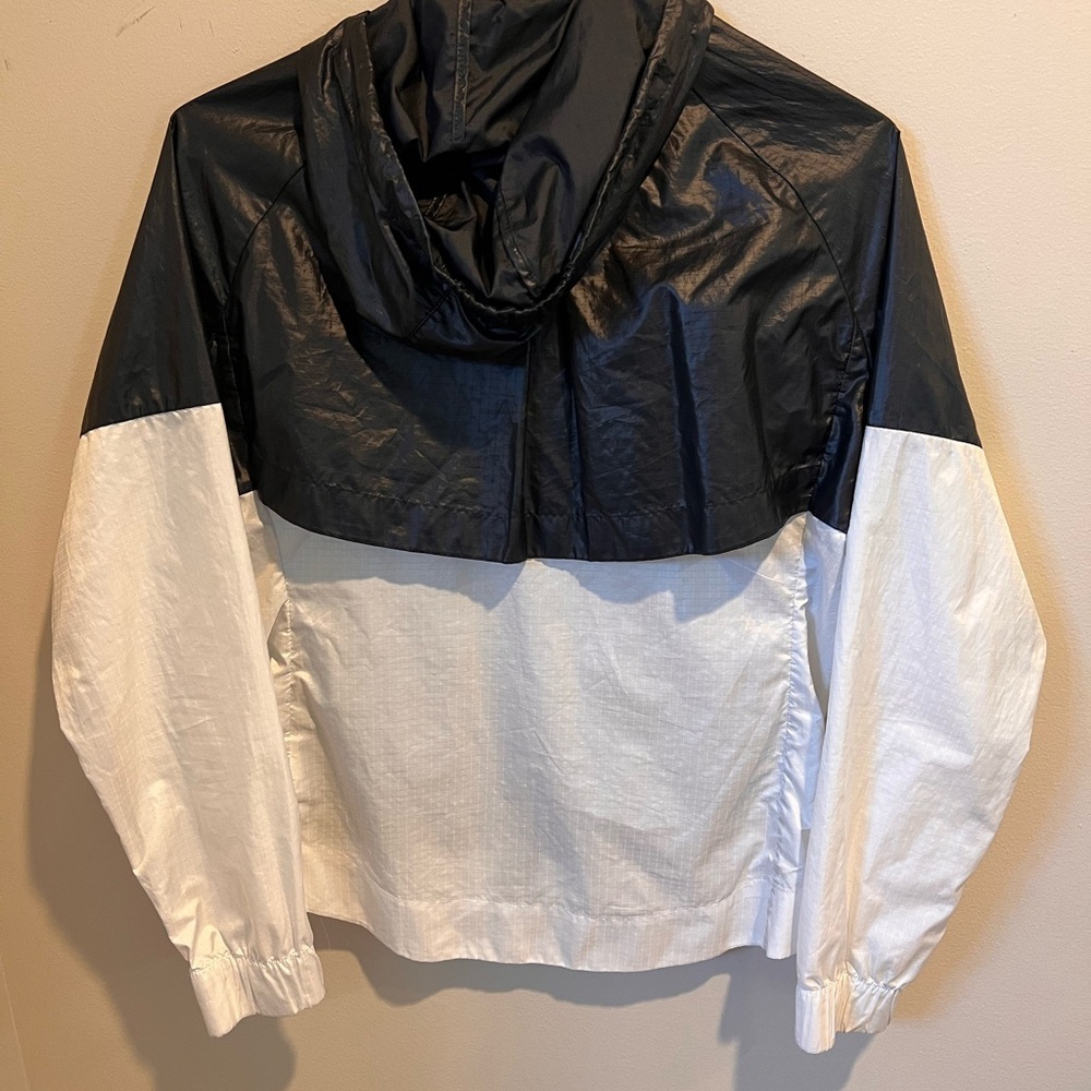 Lightweight Nike Two-Tone Black and White Hooded Jacket - Picture 2 of 7